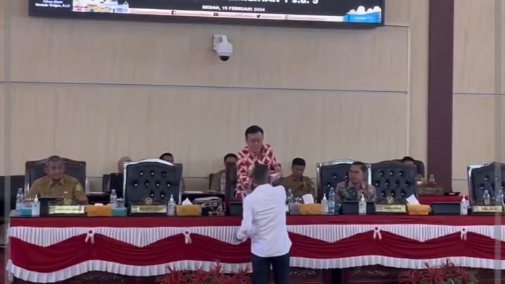 Warga Dapil V Medan Keluhkan Kondisi Jalan Rusak