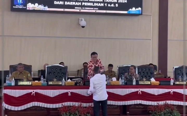 Warga Dapil V Medan Keluhkan Kondisi Jalan Rusak