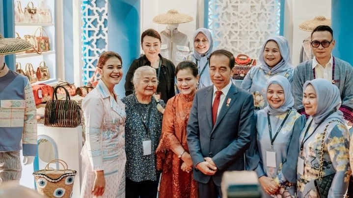 Presiden dan Ibu Negara Kunjungi Stand Dekranasda Kota Medan di INACRAFT 2024