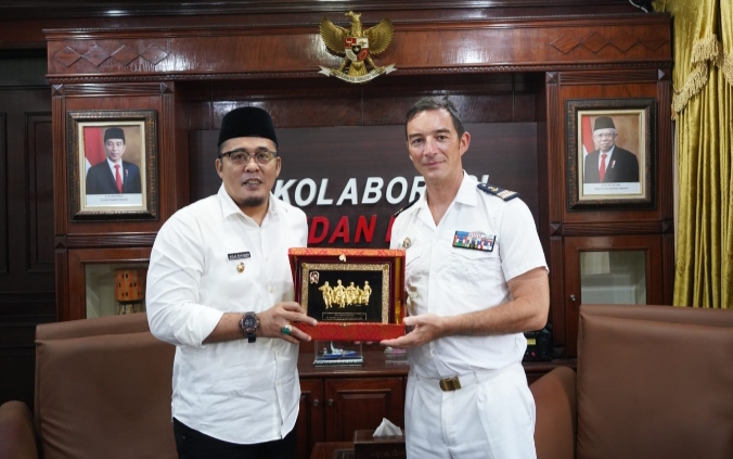 Wakil Wali Kota Medan Terima Kunjungan Komandan Kapal Perang Prancis FNS Vedemiaire