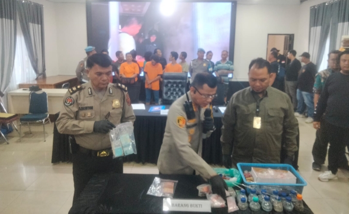 Polisi Gerebek Kampung Narkoba di Durin Tonggal, 3 Orang Pengedar Sabu Ditangkap