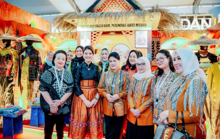 Ibu Negara Apresiasi Hasil Kerajinan Tangan Perajin Medan
