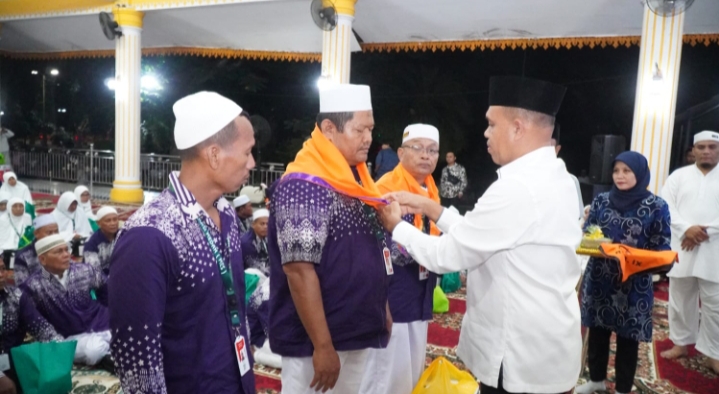 Pj Bupati Langkat Lepas 113 Jemaah Calon Haji Kloter 7