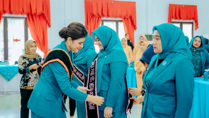 Kahiyang Ayu Lantik 5 Ketua TP PKK dan Bunda PAUD Kecamatan