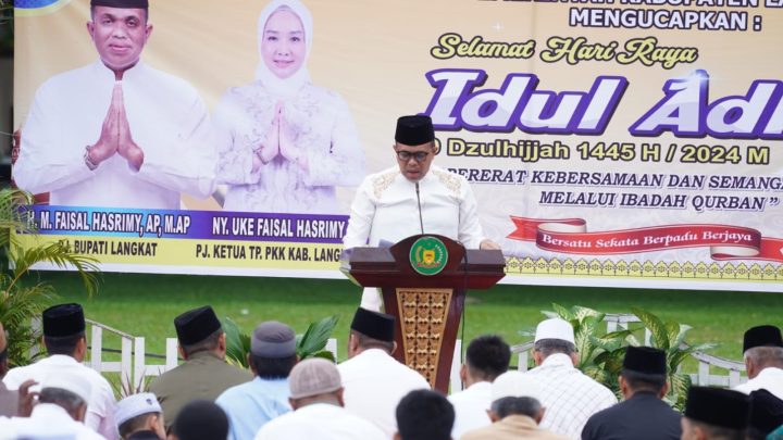 Ikuti Shalat Idul Adha di Stabat, Pj. Bupati Langkat Salurkan Hewan Qurban ASN 2024