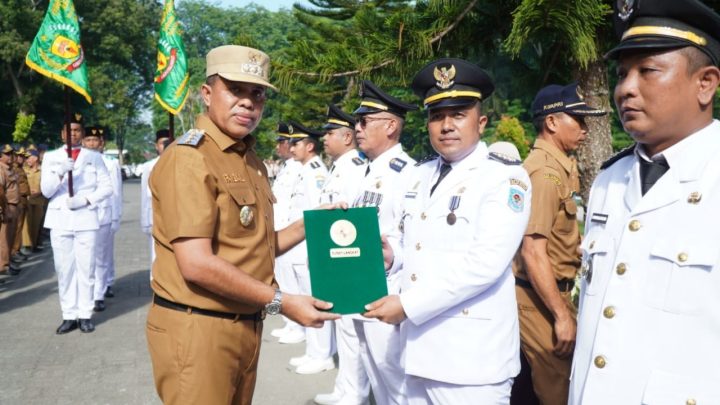 Pj. Bupati Langkat Beri Penghargaan untuk Kecamatan dan Kelurahan Terbaik 2024 serta Atlet Berprestasi