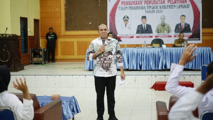 Pj. Bupati Langkat Faisal Hasrimy Beri Pembekalan kepada Calon Paskibra