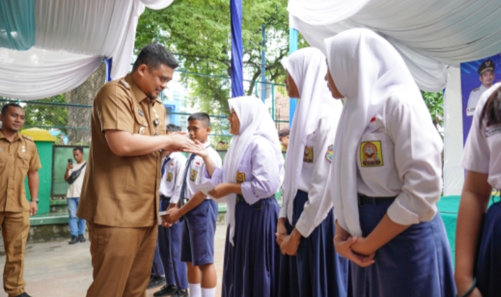 55.000 Siswa SD & SMP Terima Program BSM, Bobby Nasution: Pergunakan dengan Baik
