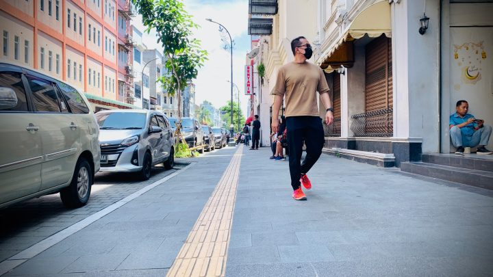 Pasca Rehabilitasi Trotoar, Pejalan Kaki Kini Merasa Lebih Aman & Nyaman