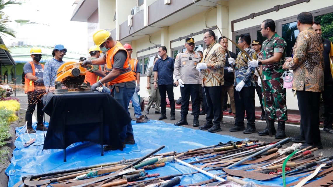 Plt Wali Kota Medan Hadiri Pemusnahan Barang Sajam dan Pengembalian Hasil Curanmor