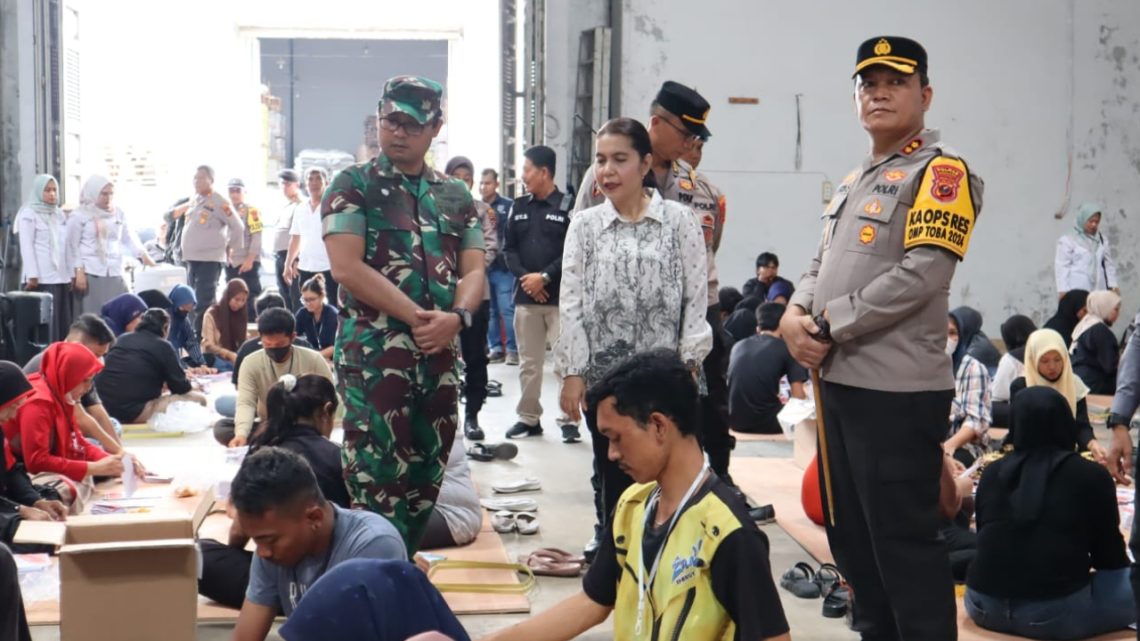 Ketua KPU Medan Tinjau Penyortiran dan Pelipatan Kertas Suara