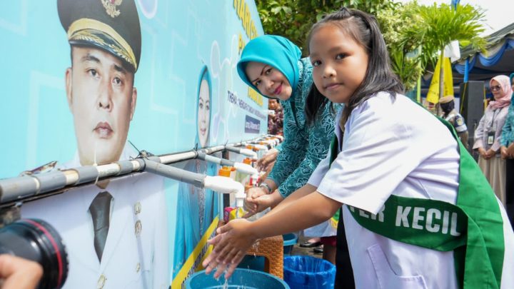 Plt Ketua TP PKK Medan Aksi Cuci Tangan Pakai Sabun Bersama Siswa