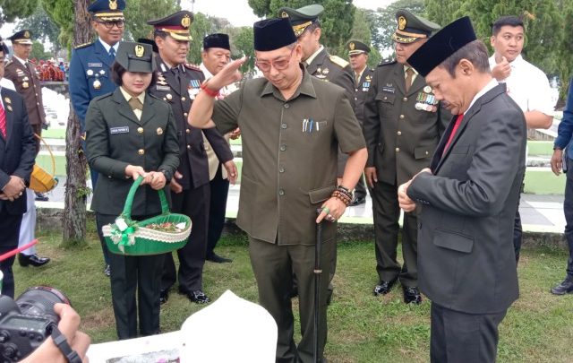 Hari Pahlawan, Ketua DPRD Medan Tabur Bunga di TMP Bukit Barisan