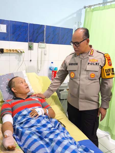 Kapolrestabes Medan Besuk Kepling Korban Penusukan Wanita ODGJ