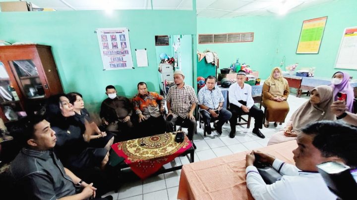 Siswa SD Dihukum Duduk di Lantai, Komisi II Sidak ke Sekolah, Kasman Lubis: Kami akan Gelar RDP