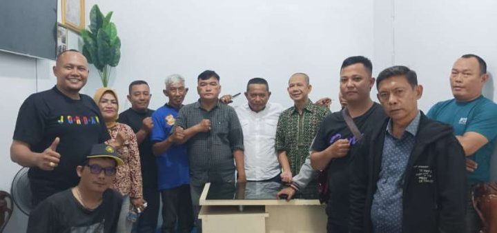 Jelang Ramadan, Ketua Pewarta Polrestabes Medan Bagikan Beras ke Wartawan