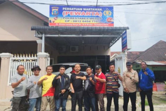 Ketua Persatuan Wartawan Polrestabes Medan Kembali Berbagi di Jumat Barokah