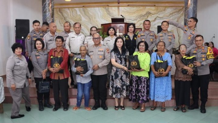 Minggu Kasih, Kapolrestabes Bersama Ketua Bhayangkari Medan Bagikan Sembako dan Sediakan Layanan Kesehatan Gratis