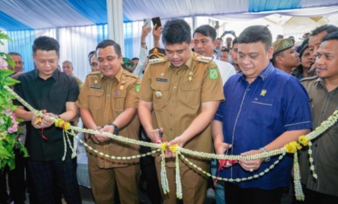 Wali Kota Medan Resmikan Revitalisasi Pasar Simalingkar