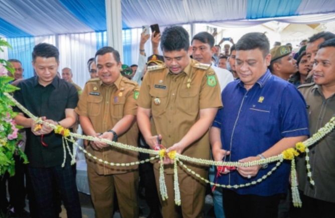 Wali Kota Medan Resmikan Revitalisasi Pasar Simalingkar
