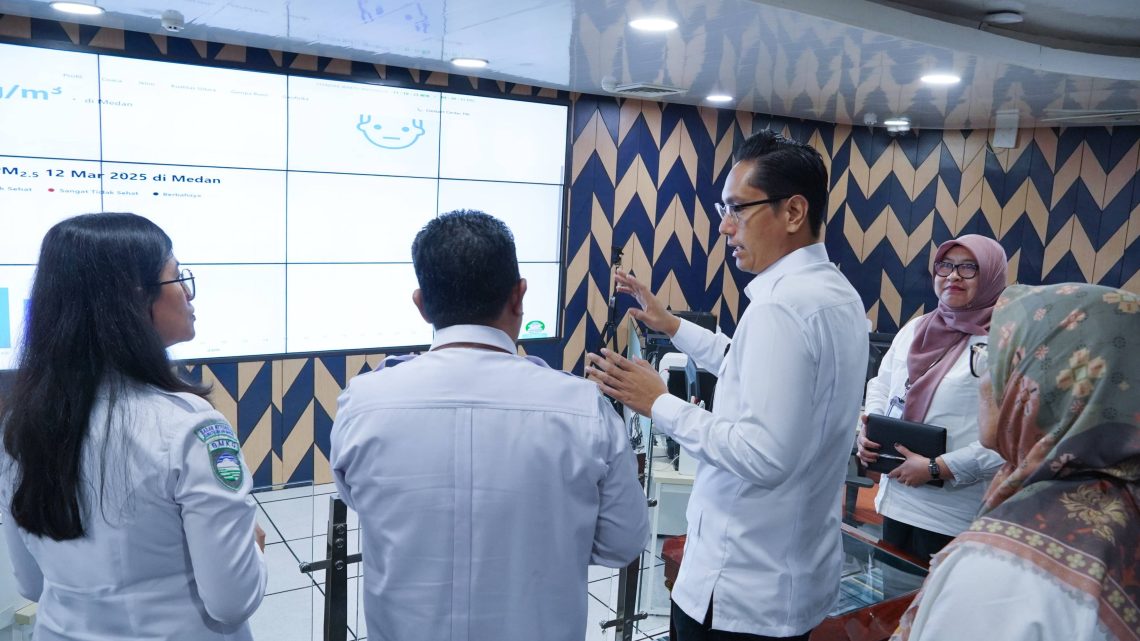 Rico Waas Dukung BBMKG Sebar Informasi Cuaca Melalui Videotron Pemko Medan