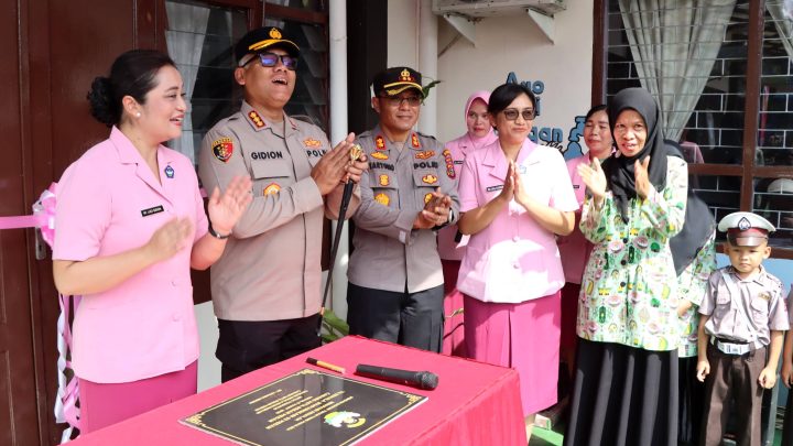 Ny. Luciana Gidion Resmikan Renovasi Sekolah TK Kemala Bhayangkari