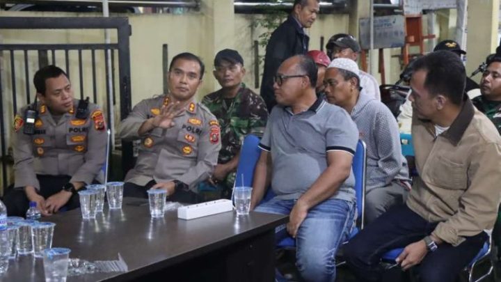 Kapolrestabes Medan Ikut Ronda Malam di Posko Anti Tawuran Tegal Sari