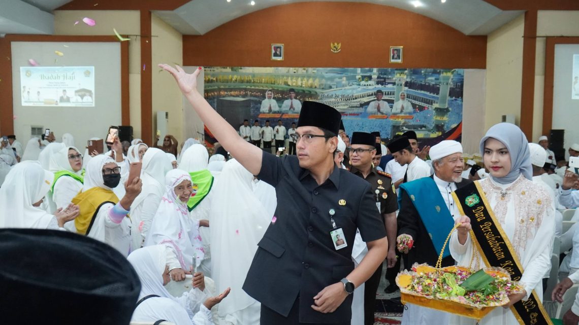 Tepung Tawari 2.635 Calon Jamaah Haji, Rico Waas Titipkan Pesan Jaga Kesehatan dan Doakan Kota Medan