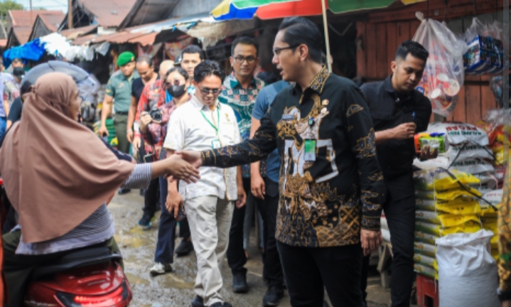 Dikeluhkan Warga, Rico Waas: Besok, Drainase Pasar Simalingkar Dinormalisasi