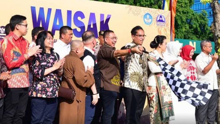 Wong Chun Sen Hadiri Acara Waisak Pemko Medan