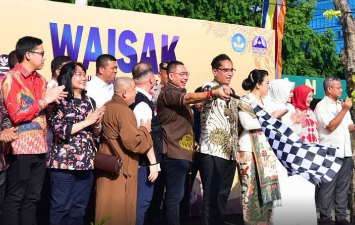 Wong Chun Sen Hadiri Acara Waisak Pemko Medan
