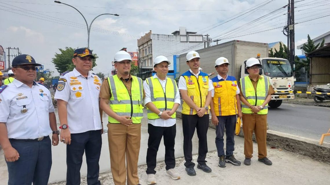 Pimpinan Dewan Tinjau Penataan Median Jalan di Simpang Tol Bandar Selamat