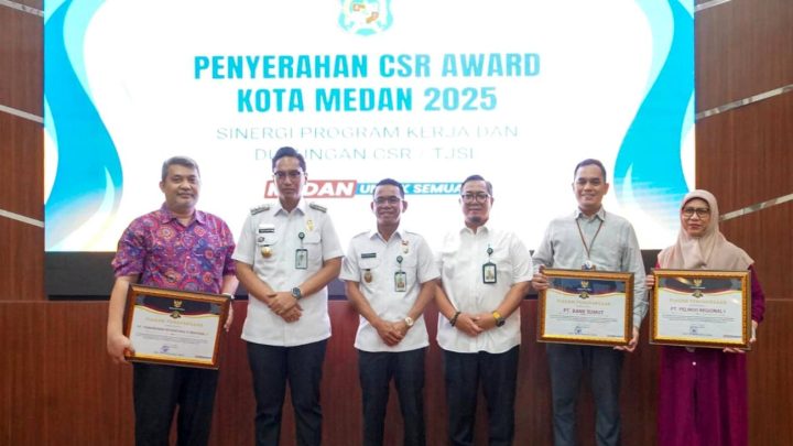Rico Waas Beri CSR Award pada Perusahaan Terbanyak Salurkan CSR
