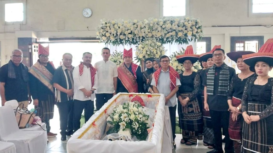 Sampaikan Dukacita, Ketum PWI Pusat dan Ketua PWI Sumut Melayat Eddy Bukit