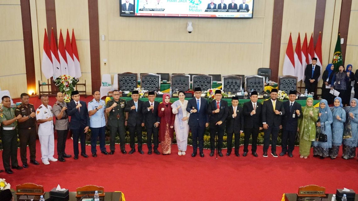 Rico Waas Paparkan Capaian 100 Hari Kerja di Rapat Paripurna HUT Kota Medan