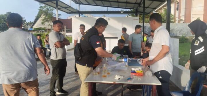 Ditlantas Polda Sumut bersama BidDokkes dan Satnarkoba Polres Toba Laksanan Tes Urine Driver F1 Powerboat