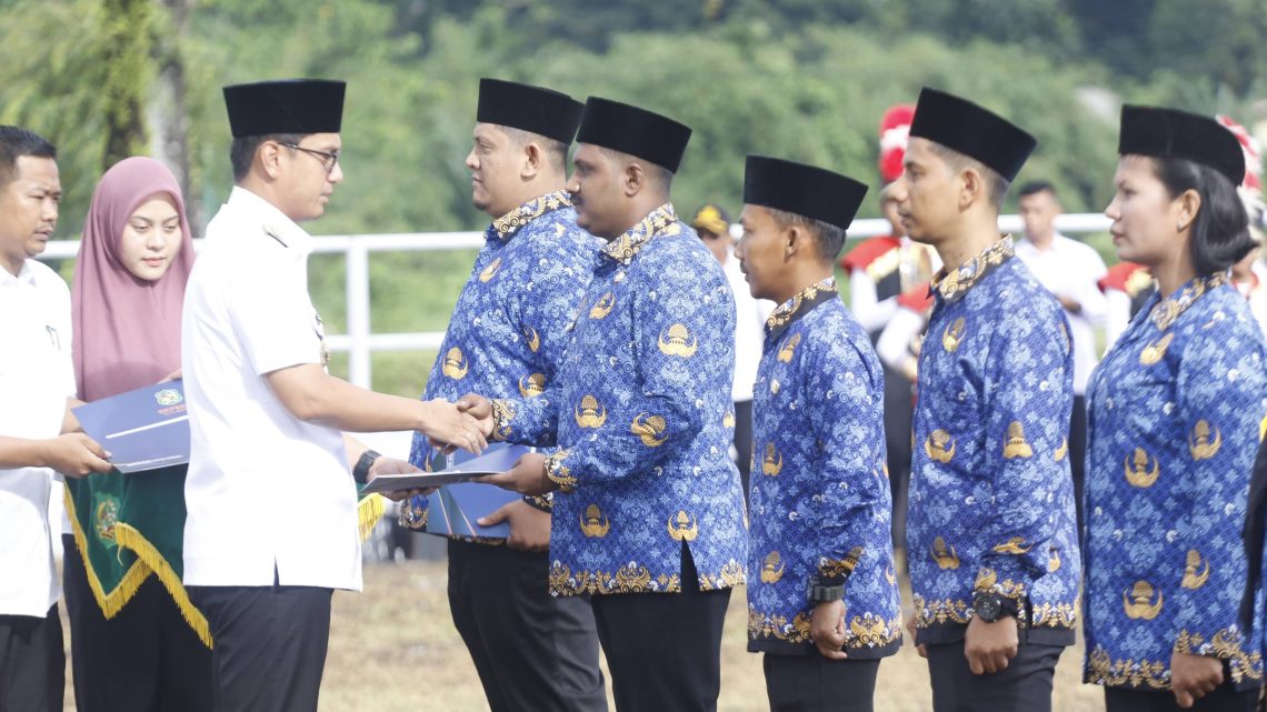Serahkan SK PPPK, Rico Waas: Jadi Aparatur Profesional, Berintegritas dan Berorientasi pada Pelayanan Publik