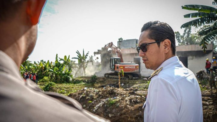 Rico Waas Pimpin Pembongkaran Bangunan Kosong Sarang Narkoba di Medan Selayang