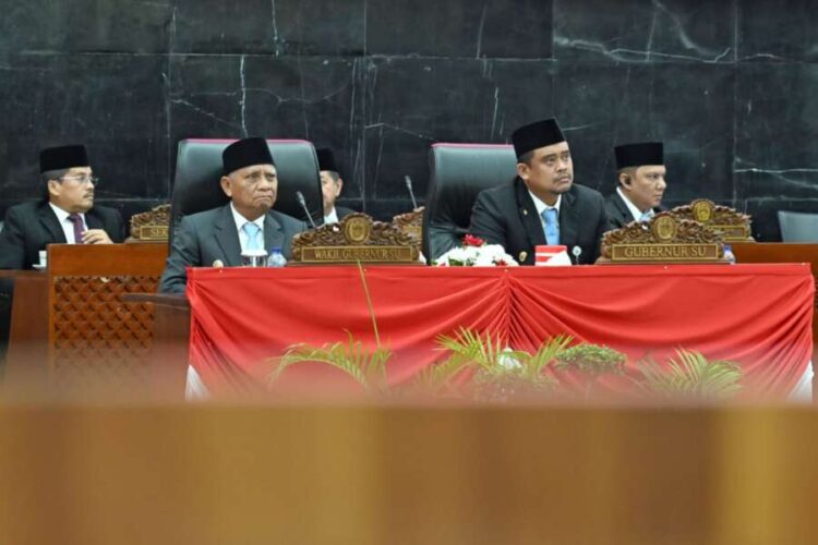 Gubernur dan Wagub Sumut Dengarkan Pidato Presiden RI dalam Rangka HUT ke-80 RI