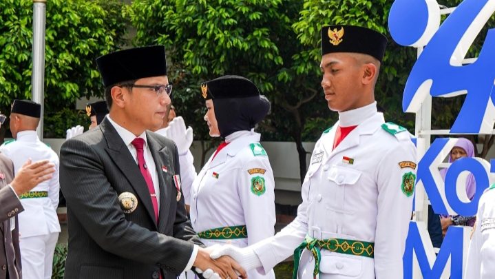 Rico Waas Kukuhkan Paskibraka Kota Medan 2025