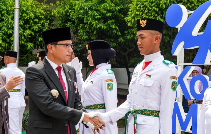 Rico Waas Kukuhkan Paskibraka Kota Medan 2025