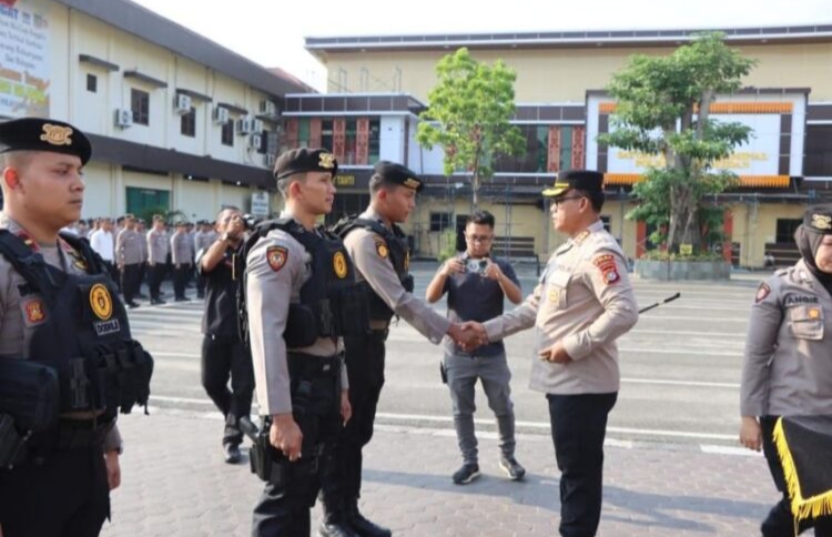 Kapolrestabes Medan Serahkan Puluhan Rompi Anti-Sayat