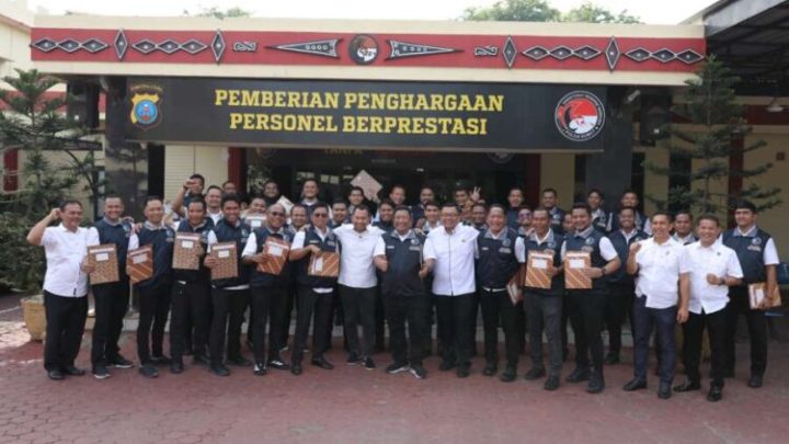 Ungkap Jaringan Internasional Hingga Pabrik Vaping Liquid Berbahaya, Personil Ditresnarkoba Diberi Penghargaan