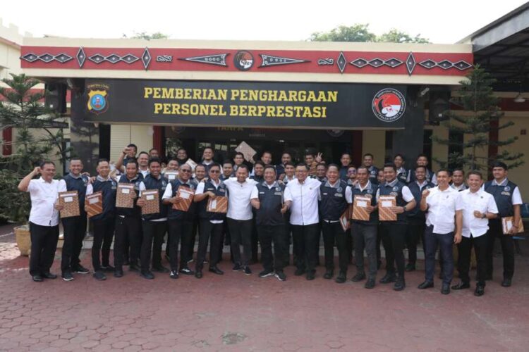 Ungkap Jaringan Internasional Hingga Pabrik Vaping Liquid Berbahaya, Personil Ditresnarkoba Diberi Penghargaan