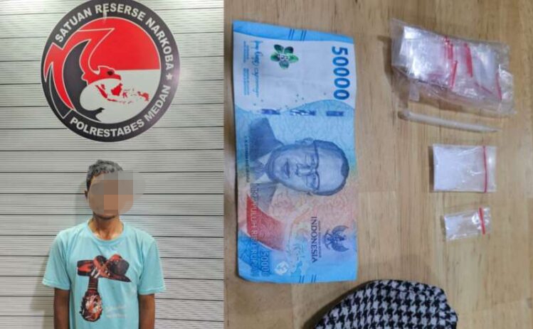 Polisi Tangkap Bandar Sabu di Jalan Pales V Medan Tuntungan Polisi Tangkap Bandar Sabu di Jalan Pales V Medan Tuntungan