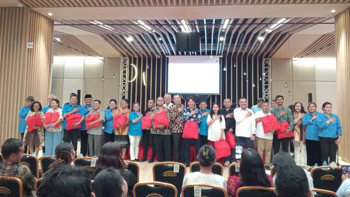 MPKW Sumut–Aceh Berikan Tali Kasih Natal 2025 kepada Guru Sekolah Kristen dan Wartawan