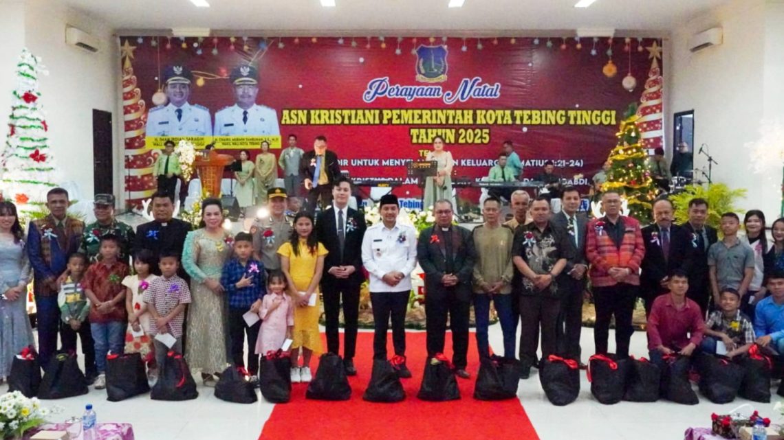 Hadiri Perayaan Natal ASN Pemko Tebing Tinggi 2025, Wali Kota: Jangan Sekadar Seremoni, Jadilah Pelopor Harmonisasi