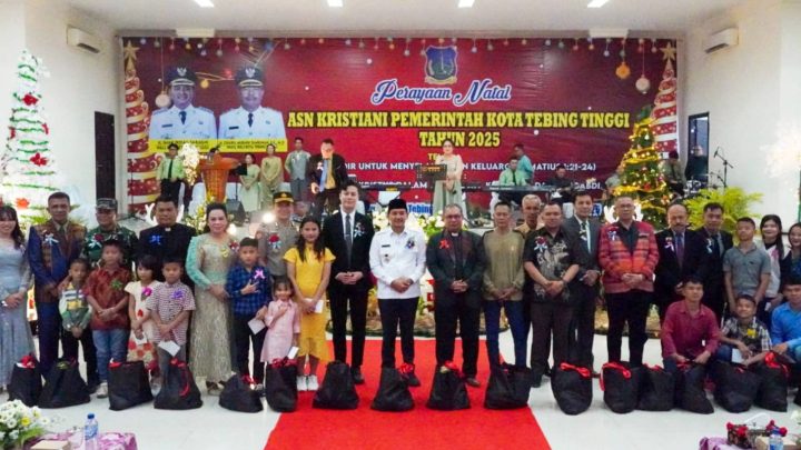 Hadiri Perayaan Natal ASN Pemko Tebing Tinggi 2025, Wali Kota: Jangan Sekadar Seremoni, Jadilah Pelopor Harmonisasi