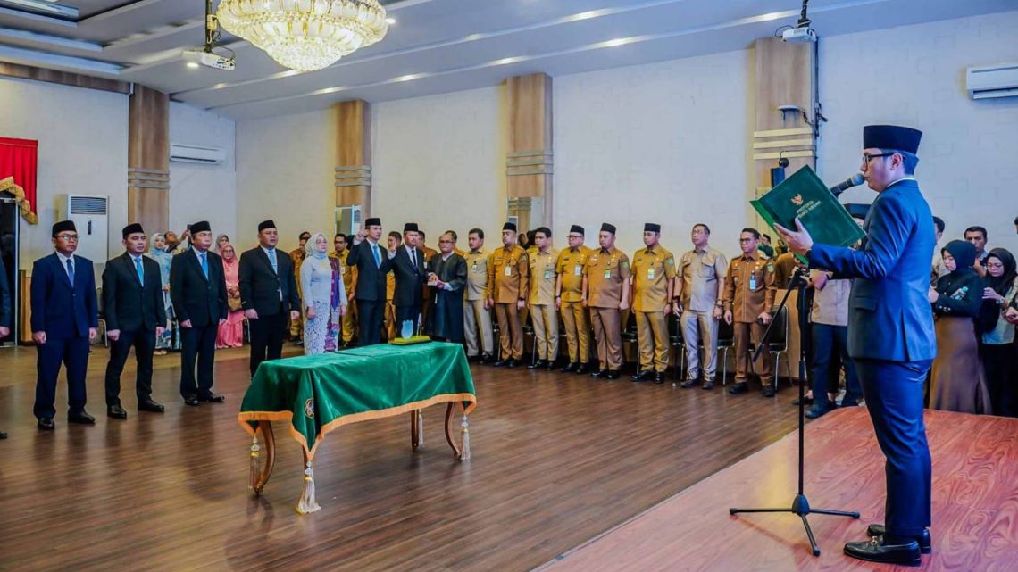 Lantik Direksi Tiga PUD, Rico Waas Tekankan Pengabdian dan Penguatan Kinerja