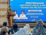 Rico Waas Serahkan Sertifikasi Halal Kepada 100 UMKM